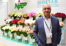 Carlos Castillo van NIRP Ecuador bij de trosrozen collectie van NIRP, Rosever.